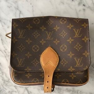Louis Vuitton cartouchiere mm

Louis Vuitton bag, crossbody, vintage